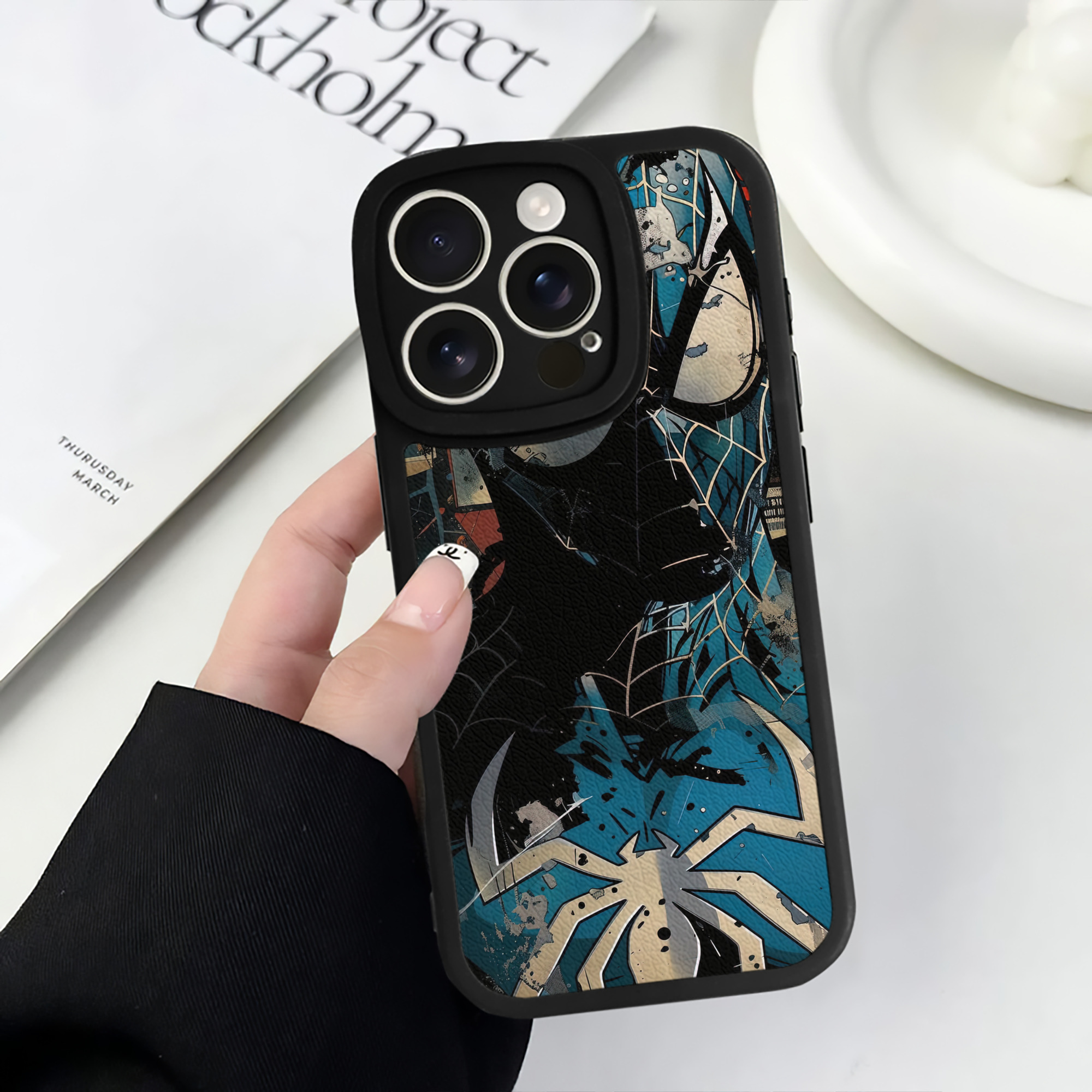 Spider Man スパイダーマン 【iPhone 16シリーズ対応】シリコンスマホケース（レザー調） 材質：シリコン